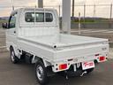 キャリイトラック ＫＣ　４ＷＤ　届け出済み未使用車　軽トラック　三方開　ＭＴ　クリアランスソナー　アイドリングストップ　オートライト　ＥＳＣ　エアコン　パワーウィンドウ　運転席エアバッグ　助手席エアバッグ　ルーフレール（7枚目）