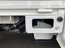 ＫＣ　４ＷＤ　届け出済み未使用車　軽トラック　三方開　ＭＴ　クリアランスソナー　アイドリングストップ　オートライト　ＥＳＣ　エアコン　パワーウィンドウ　運転席エアバッグ　助手席エアバッグ　ルーフレール（19枚目）