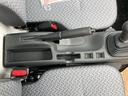 ＫＣ　４ＷＤ　届け出済み未使用車　軽トラック　三方開　ＭＴ　クリアランスソナー　アイドリングストップ　オートライト　ＥＳＣ　エアコン　パワーウィンドウ　運転席エアバッグ　助手席エアバッグ　ルーフレール（44枚目）