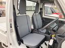 ＫＣ　４ＷＤ　届け出済み未使用車　軽トラック　三方開　ＭＴ　クリアランスソナー　アイドリングストップ　オートライト　ＥＳＣ　エアコン　パワーウィンドウ　運転席エアバッグ　助手席エアバッグ　ルーフレール（50枚目）