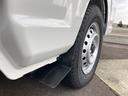 ＫＣ　４ＷＤ　届け出済み未使用車　軽トラック　三方開　ＭＴ　クリアランスソナー　アイドリングストップ　オートライト　ＥＳＣ　エアコン　パワーウィンドウ　運転席エアバッグ　助手席エアバッグ　ルーフレール（65枚目）