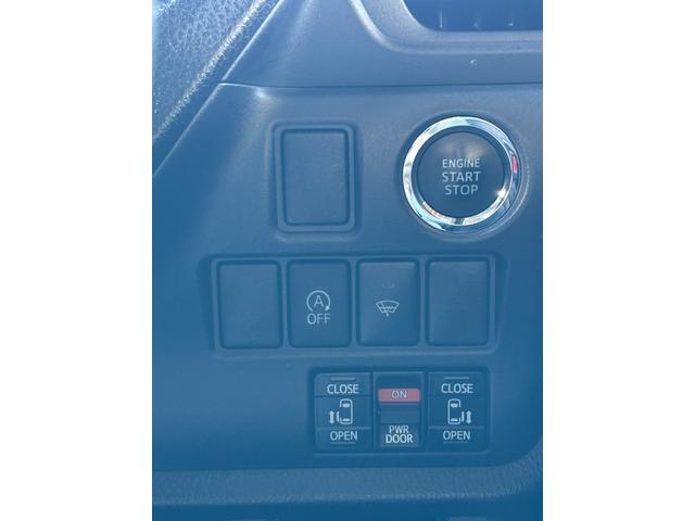 ヴォクシー Ｘ　ＡＬＰＩＮＥ１１インチナビ／ＴＶ／バックカメラ／両側電動スライドドア／プッシュスタート／４ＷＤ（18枚目）