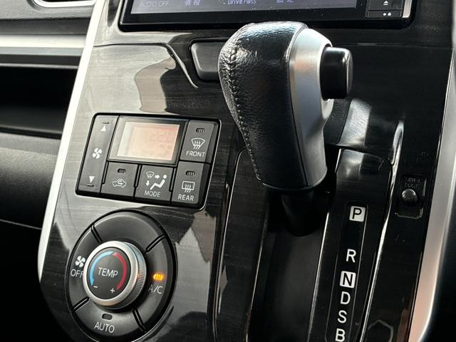 タント カスタムＲＳ　トップエディションＳＡ　両側電動スライドスマートアシストナビＥＴＣＢｌｕｅｔｏｏｔｈハーフレザー革巻きステアリングＬＥＤヘッドライトオートエアコン純正１５インチアルミステアリングスイッチフロントフォグアイドリングストップ（14枚目）