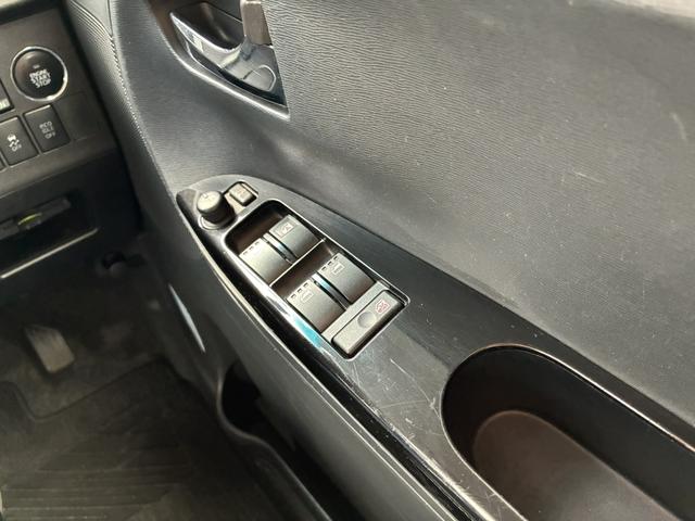 タント カスタムＲＳ　トップエディションＳＡ　両側電動スライドスマートアシストナビＥＴＣＢｌｕｅｔｏｏｔｈハーフレザー革巻きステアリングＬＥＤヘッドライトオートエアコン純正１５インチアルミステアリングスイッチフロントフォグアイドリングストップ（17枚目）