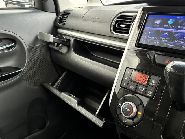 タント カスタムＲＳ　トップエディションＳＡ　両側電動スライドスマートアシストナビＥＴＣＢｌｕｅｔｏｏｔｈハーフレザー革巻きステアリングＬＥＤヘッドライトオートエアコン純正１５インチアルミステアリングスイッチフロントフォグアイドリングストップ（18枚目）