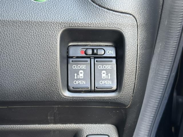 N-BOX 4WD/両側電動スライドドア/アイドリングストップ/シートヒーター/横滑り防止装置/純正ナビ/バックモニター/ETC(14枚目)