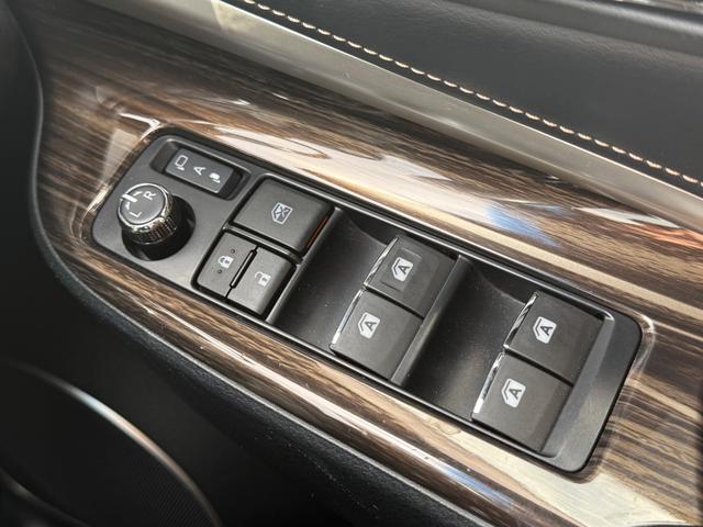 ハリアー エレガンス　４ＷＤ　ナビ　フルセグＴＶ　Ｂｌｕｅｔｏｏｔｈ　バックカメラ　エンジンスターター　禁煙（7枚目）