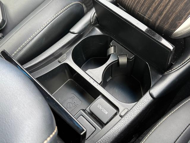 ハリアー エレガンス　４ＷＤ　ナビ　フルセグＴＶ　Ｂｌｕｅｔｏｏｔｈ　バックカメラ　エンジンスターター　禁煙（19枚目）