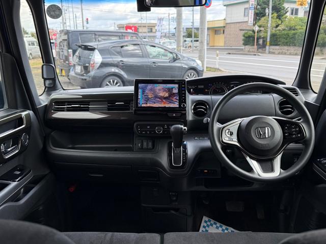 Ｎ－ＢＯＸカスタム Ｇ・Ｌホンダセンシング　４ＷＤ　純正８インチナビ　バックカメラ　フルセグＴＶ　Ｂｌｕｅｔｏｏｔｈ　純正エンジンスターター　ＥＴＣ　両側スライド片側パワースライドドア　禁煙　ドライブレコーダー（2枚目）