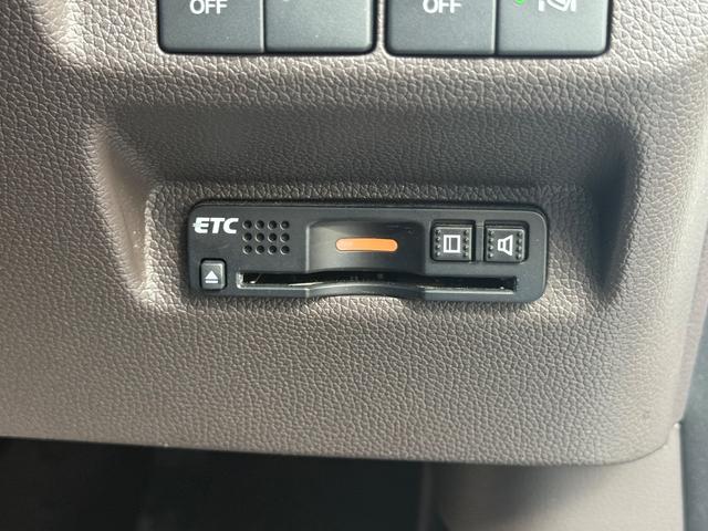 フリードハイブリッド ハイブリッド・Ｇホンダセンシング　４ＷＤ　純正ナビ　フルセグＴＶ　Ｂｌｕｅｔｏｏｔｈ　バックカメラ　純正エンジンスターター　ＥＴＣ　両側パワースライドドア（10枚目）