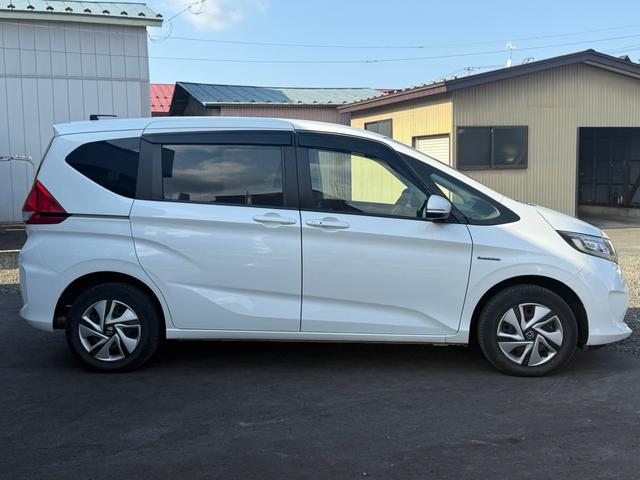 フリードハイブリッド ハイブリッド・Ｇホンダセンシング　４ＷＤ　純正ナビ　フルセグＴＶ　Ｂｌｕｅｔｏｏｔｈ　バックカメラ　純正エンジンスターター　ＥＴＣ　両側パワースライドドア（15枚目）