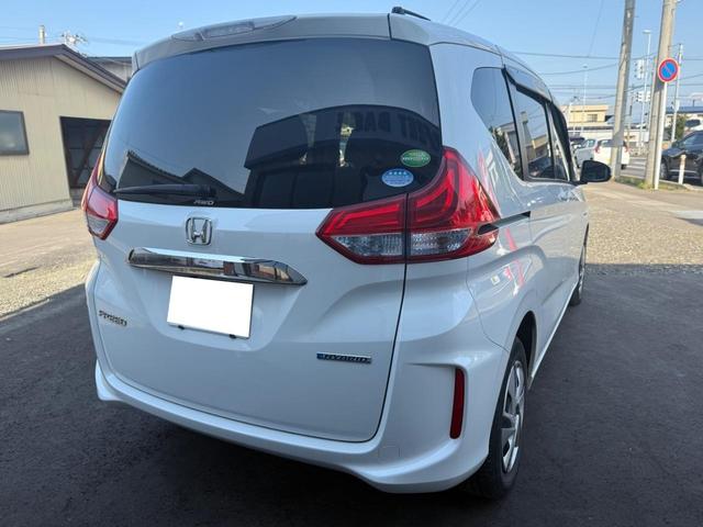 フリードハイブリッド ハイブリッド・Ｇホンダセンシング　４ＷＤ　純正ナビ　フルセグＴＶ　Ｂｌｕｅｔｏｏｔｈ　バックカメラ　純正エンジンスターター　ＥＴＣ　両側パワースライドドア（17枚目）