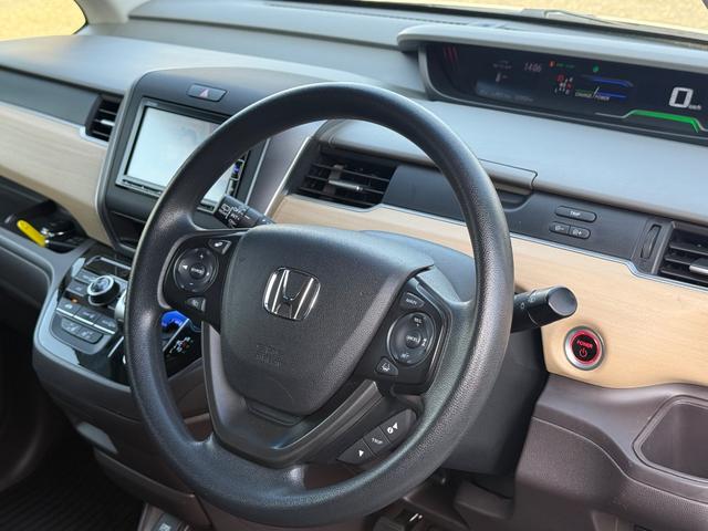 フリードハイブリッド ハイブリッド・Ｇホンダセンシング　４ＷＤ　純正ナビ　フルセグＴＶ　Ｂｌｕｅｔｏｏｔｈ　バックカメラ　純正エンジンスターター　ＥＴＣ　両側パワースライドドア（20枚目）