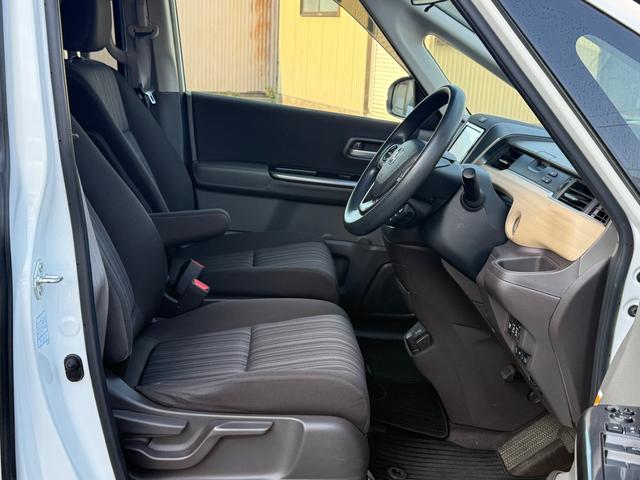 フリードハイブリッド ハイブリッド・Ｇホンダセンシング　４ＷＤ　純正ナビ　フルセグＴＶ　Ｂｌｕｅｔｏｏｔｈ　バックカメラ　純正エンジンスターター　ＥＴＣ　両側パワースライドドア（21枚目）