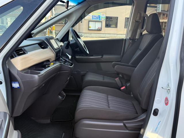 フリードハイブリッド ハイブリッド・Ｇホンダセンシング　４ＷＤ　純正ナビ　フルセグＴＶ　Ｂｌｕｅｔｏｏｔｈ　バックカメラ　純正エンジンスターター　ＥＴＣ　両側パワースライドドア（23枚目）