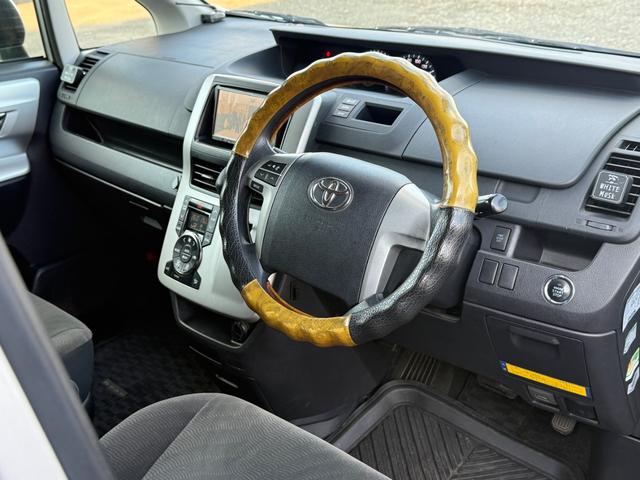 ノア X スマートエディション 4WD ナビ フルセグTV バックカメラ アルパインフリップダウンモニター ETC 両側電動スライドドア 3列シー 7人乗り(11枚目)