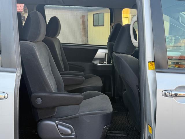 ノア X スマートエディション 4WD ナビ フルセグTV バックカメラ アルパインフリップダウンモニター ETC 両側電動スライドドア 3列シー 7人乗り(16枚目)