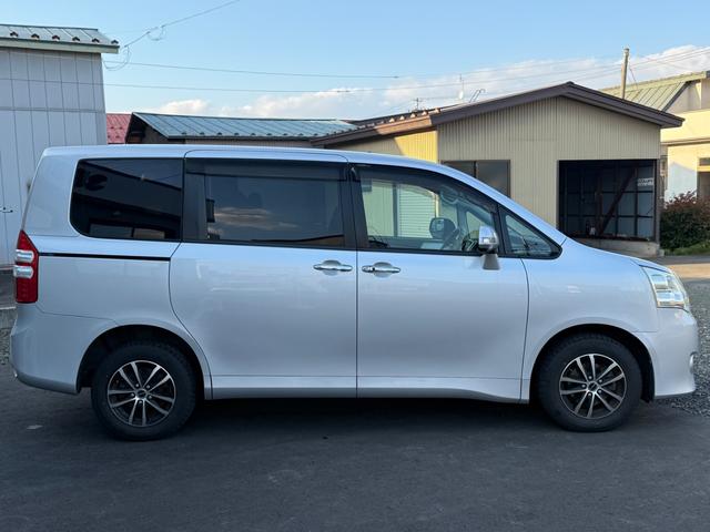 ノア X スマートエディション 4WD ナビ フルセグTV バックカメラ アルパインフリップダウンモニター ETC 両側電動スライドドア 3列シー 7人乗り(23枚目)