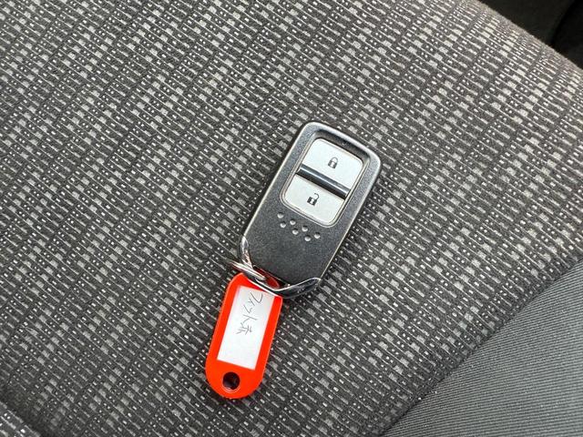 フィット １３Ｇ・Ｌパッケージ　４ＷＤ　保証１年走行無制限　ナビ　フルセグＴＶ　Ｂｌｕｅｔｏｏｔｈ　バックカメラ　ＤＶＤ　ＣＤ　Ｐスタート　禁煙　寒冷地仕様（25枚目）