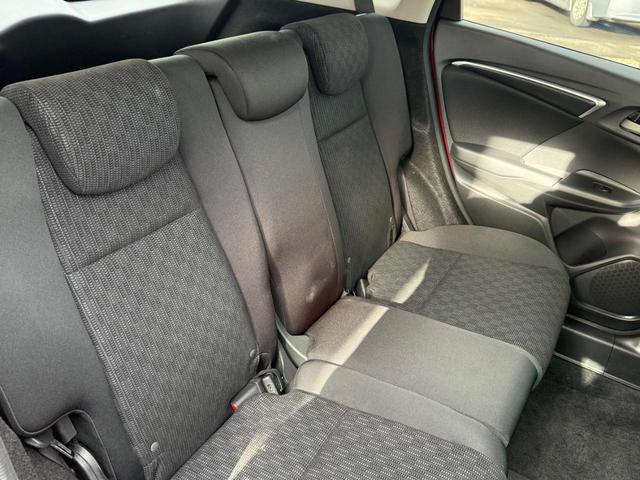 フィット １３Ｇ・Ｌパッケージ　４ＷＤ　保証１年走行無制限　ナビ　フルセグＴＶ　Ｂｌｕｅｔｏｏｔｈ　バックカメラ　ＤＶＤ　ＣＤ　Ｐスタート　禁煙　寒冷地仕様（32枚目）