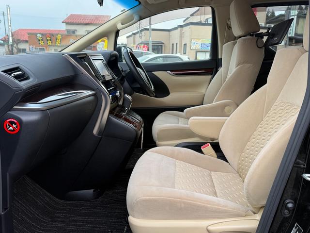 アルファード ２．５Ｘ　４ＷＤ　ナビ　フルセグＴＶ　Ｂｌｕｅｔｏｏｔｈ　左右パワースライドドア　ＥＴＣ　後席モニター　３列シート　８人乗り（32枚目）