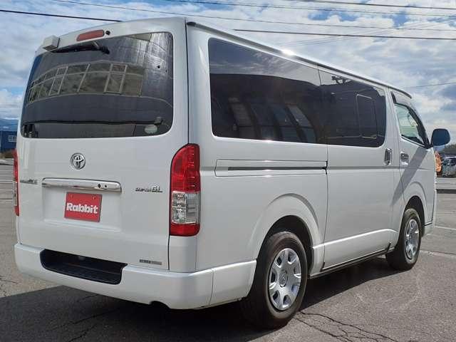 レジアスエースバン ３．０　スーパーＧＬ　ロングボディ　ディーゼルターボ　４ＷＤ　ナビ　ＥＴＣ　バックカメラ　エンジンスターター　地デジＴＶ　イモビライザー　エアバッグ　パワーステアリング　メモリーナビ　バックモニター　パワーウインドウ　両側スライド　ＡＡＣ　キーレスキー　ＡＵＸ（6枚目）