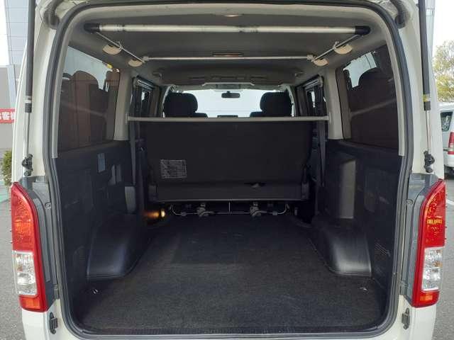 レジアスエースバン ３．０　スーパーＧＬ　ロングボディ　ディーゼルターボ　４ＷＤ　ナビ　ＥＴＣ　バックカメラ　エンジンスターター　地デジＴＶ　イモビライザー　エアバッグ　パワーステアリング　メモリーナビ　バックモニター　パワーウインドウ　両側スライド　ＡＡＣ　キーレスキー　ＡＵＸ（17枚目）