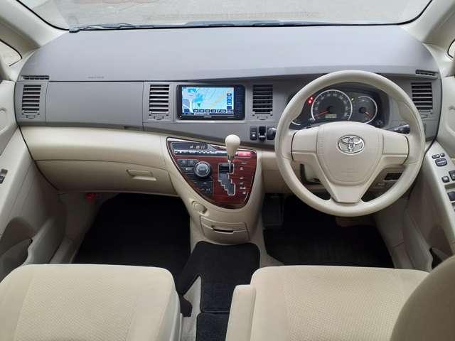 アイシス １．８　Ｌ　４ＷＤ　片側電動スライドドア　ナビ　バックカメラ　Ｅ　フルセグＴＶ　Ｂカメラ　切り替え４ＷＤ　横滑り防止　ＤＶＤ再生　盗難防止装置　オートエアコン　ＡＢＳ　ＥＴＣ　スマートキー（6枚目）