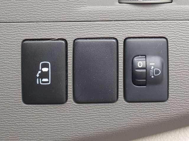 アイシス １．８　Ｌ　４ＷＤ　片側電動スライドドア　ナビ　バックカメラ　Ｅ　フルセグＴＶ　Ｂカメラ　切り替え４ＷＤ　横滑り防止　ＤＶＤ再生　盗難防止装置　オートエアコン　ＡＢＳ　ＥＴＣ　スマートキー（11枚目）