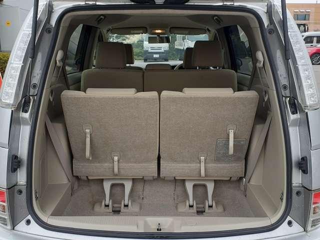 アイシス １．８　Ｌ　４ＷＤ　片側電動スライドドア　ナビ　バックカメラ　Ｅ　フルセグＴＶ　Ｂカメラ　切り替え４ＷＤ　横滑り防止　ＤＶＤ再生　盗難防止装置　オートエアコン　ＡＢＳ　ＥＴＣ　スマートキー（17枚目）