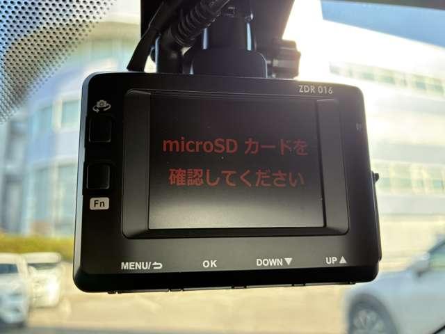 レヴォーグ １．６　ＧＴ　アイサイト　Ｓスタイル　４ＷＤ　衝突被害軽減ブレーキレーンキープアシスト　ナビ＆ＴＶ　フルタイム４ＷＤ　盗難防止装置　地デジＴＶ　ターボモデル　ＬＥＤライト　キーフリー　アルミホイール　パワーシート　ＥＴＣ　メモリーナビ　ＡＢＳ（4枚目）