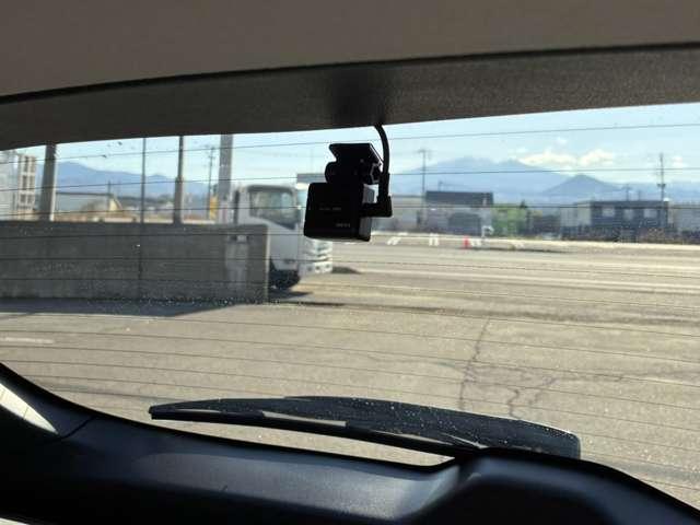 レヴォーグ １．６　ＧＴ　アイサイト　Ｓスタイル　４ＷＤ　衝突被害軽減ブレーキレーンキープアシスト　ナビ＆ＴＶ　フルタイム４ＷＤ　盗難防止装置　地デジＴＶ　ターボモデル　ＬＥＤライト　キーフリー　アルミホイール　パワーシート　ＥＴＣ　メモリーナビ　ＡＢＳ（5枚目）