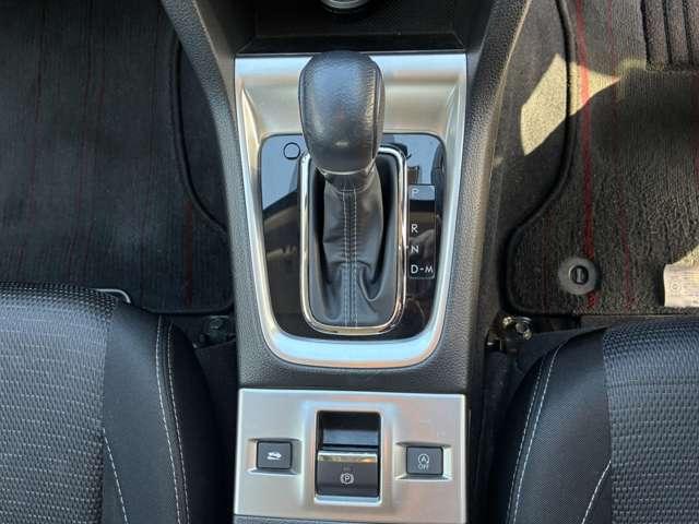 レヴォーグ １．６　ＧＴ　アイサイト　Ｓスタイル　４ＷＤ　衝突被害軽減ブレーキレーンキープアシスト　ナビ＆ＴＶ　フルタイム４ＷＤ　盗難防止装置　地デジＴＶ　ターボモデル　ＬＥＤライト　キーフリー　アルミホイール　パワーシート　ＥＴＣ　メモリーナビ　ＡＢＳ（11枚目）