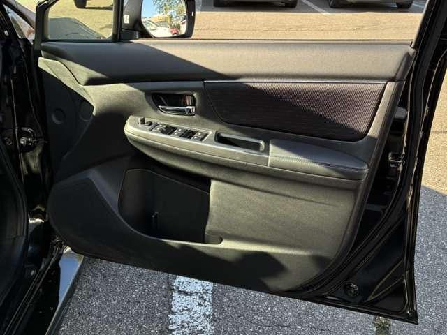 レヴォーグ １．６　ＧＴ　アイサイト　Ｓスタイル　４ＷＤ　衝突被害軽減ブレーキレーンキープアシスト　ナビ＆ＴＶ　フルタイム４ＷＤ　盗難防止装置　地デジＴＶ　ターボモデル　ＬＥＤライト　キーフリー　アルミホイール　パワーシート　ＥＴＣ　メモリーナビ　ＡＢＳ（16枚目）