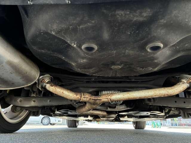 レヴォーグ １．６　ＧＴ　アイサイト　Ｓスタイル　４ＷＤ　衝突被害軽減ブレーキレーンキープアシスト　ナビ＆ＴＶ　フルタイム４ＷＤ　盗難防止装置　地デジＴＶ　ターボモデル　ＬＥＤライト　キーフリー　アルミホイール　パワーシート　ＥＴＣ　メモリーナビ　ＡＢＳ（20枚目）