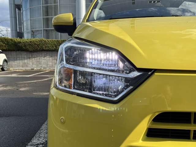 ミライース ６６０　Ｘ　ＳＡＩＩＩ　４ＷＤ　衝突被害軽減ブレーキ　ドライブレコーダー　リアカメラ　衝突軽減装置　横滑り防止装置　オートマチックハイビーム　Ｗエアバック　クリアランスソナー　運転席エアバッグ　アイスト　リモコンキー　ＡＢＳ　４ＷＤ（2枚目）