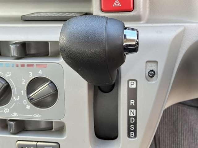 ミライース ６６０　Ｘ　ＳＡＩＩＩ　４ＷＤ　衝突被害軽減ブレーキ　ドライブレコーダー　リアカメラ　衝突軽減装置　横滑り防止装置　オートマチックハイビーム　Ｗエアバック　クリアランスソナー　運転席エアバッグ　アイスト　リモコンキー　ＡＢＳ　４ＷＤ（9枚目）