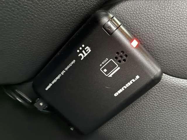 フィット １．３　ベーシック　４ＷＤ　ソナー　衝突被害軽減システム　ワンオーナー　記録簿　オートマチックハイビーム　Ｒカメラ　ナビ　４ＷＤ　メモリーナビ　アイドリングストップ　レーダークルーズコントロール　ＥＴＣ車載器　横滑り防止　禁煙車（3枚目）