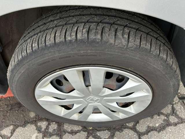 フィット １．３　ベーシック　４ＷＤ　ソナー　衝突被害軽減システム　ワンオーナー　記録簿　オートマチックハイビーム　Ｒカメラ　ナビ　４ＷＤ　メモリーナビ　アイドリングストップ　レーダークルーズコントロール　ＥＴＣ車載器　横滑り防止　禁煙車（8枚目）