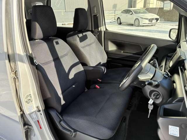 フレア ６６０　ハイブリッド　ＸＧ　４ＷＤ　Ｂカメラ　禁煙　キーレスキー　イモビライザー　カーナビ　ＤＳＣ　Ｗエアバック　アイドリング　ＥＴＣ　エアコン　運転席シートヒーター　ＡＢＳ　ベンチシート　パワーステアリング　メモリナビ　エアバック（7枚目）