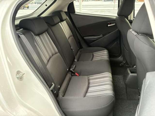 リアシートは多少の使用感が見られますが、問題なくお使いいただけます。