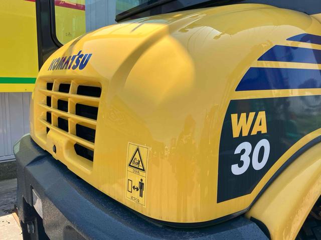 日本 　ホイールローダー　コマツ　ＷＡ３０ー６ＥＯ　４６９Ｈ　キャビン　自主検査済み（7枚目）