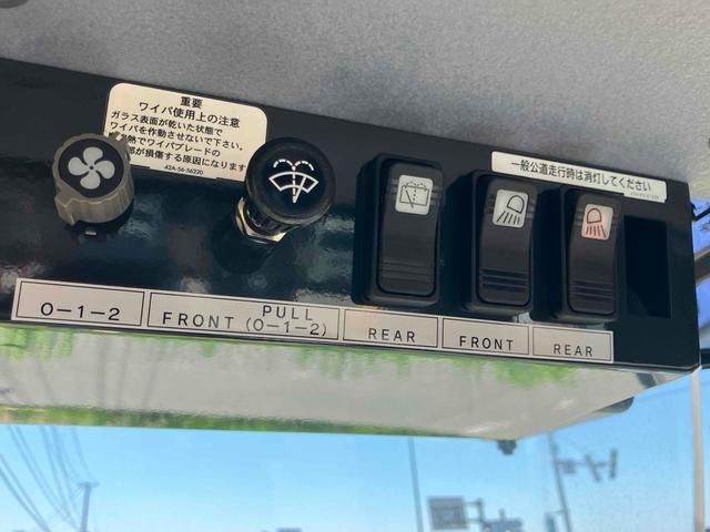 日本 　ホイールローダー　コマツ　ＷＡ３０ー６ＥＯ　４６９Ｈ　キャビン　自主検査済み（15枚目）