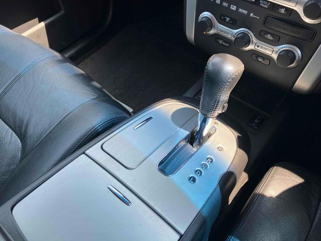 ムラーノ ２５０ＸＶ　ＦＯＵＲ　４ＷＤ　ＥＴＣ　バックカメラ　オートクルーズコントロール　パワーシート　ナビ　オートライト　ＨＩＤ　アルミホイール　スマートキー　シートヒーター　ＣＶＴ　盗難防止システム　衝突安全ボディ　ＣＤ（8枚目）