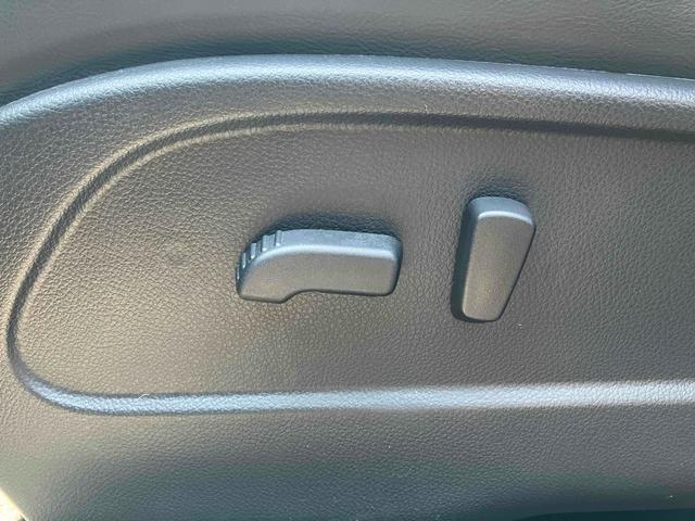 ムラーノ ２５０ＸＶ　ＦＯＵＲ　４ＷＤ　ＥＴＣ　バックカメラ　オートクルーズコントロール　パワーシート　ナビ　オートライト　ＨＩＤ　アルミホイール　スマートキー　シートヒーター　ＣＶＴ　盗難防止システム　衝突安全ボディ　ＣＤ（11枚目）
