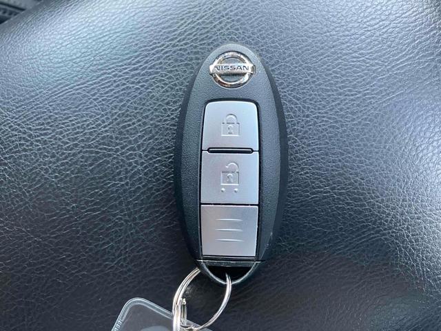 ムラーノ ２５０ＸＶ　ＦＯＵＲ　４ＷＤ　ＥＴＣ　バックカメラ　オートクルーズコントロール　パワーシート　ナビ　オートライト　ＨＩＤ　アルミホイール　スマートキー　シートヒーター　ＣＶＴ　盗難防止システム　衝突安全ボディ　ＣＤ（24枚目）