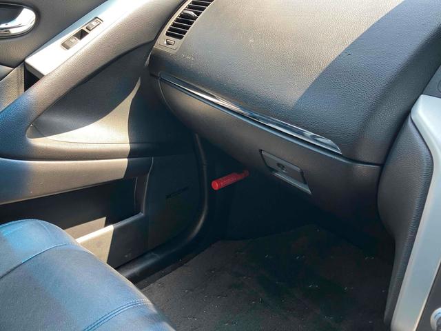 ムラーノ ２５０ＸＶ　ＦＯＵＲ　４ＷＤ　ＥＴＣ　バックカメラ　オートクルーズコントロール　パワーシート　ナビ　オートライト　ＨＩＤ　アルミホイール　スマートキー　シートヒーター　ＣＶＴ　盗難防止システム　衝突安全ボディ　ＣＤ（26枚目）