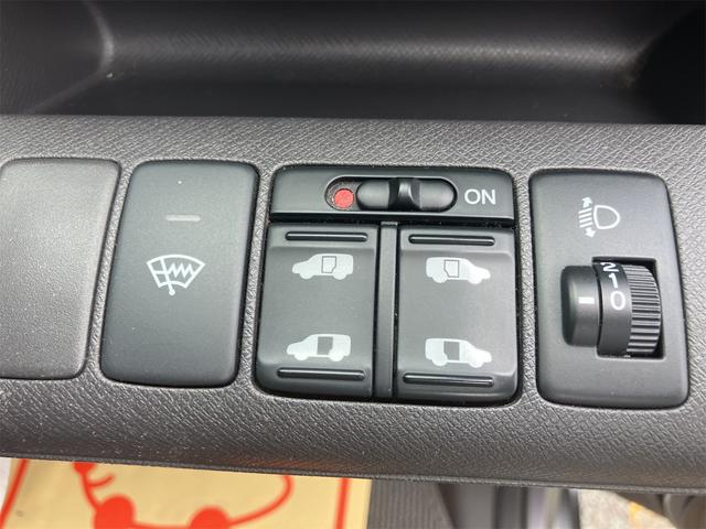 ステップワゴン Ｇ　Ｌパッケージ　４ＷＤ　ドライブレコーダー　ＥＴＣ　バックカメラ　ナビ　両側電動スライドドア　キーレスエントリー　電動格納ミラー　３列シート　ウォークスルー　ＡＴ　アルミホイール　ＣＤ　ＤＶＤ再生（10枚目）