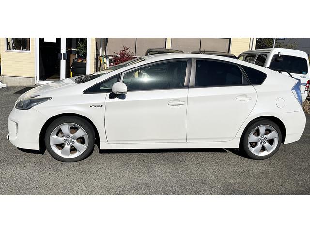 プリウス Ｓ　寒冷地仕様車　ツーリング１７インチ　キーロック連動ミラー格納　社外地デジナビ　エンジンスターター　ＬＥＤライト　ベロフ　ＬＥＤフォグ　ベロフ２カラー切替球　ＶＲＸ２スタッドレス付き！（5枚目）