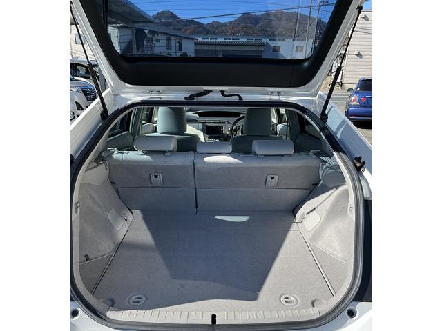 プリウス Ｓ　寒冷地仕様車　ツーリング１７インチ　キーロック連動ミラー格納　社外地デジナビ　エンジンスターター　ＬＥＤライト　ベロフ　ＬＥＤフォグ　ベロフ２カラー切替球　ＶＲＸ２スタッドレス付き！（11枚目）